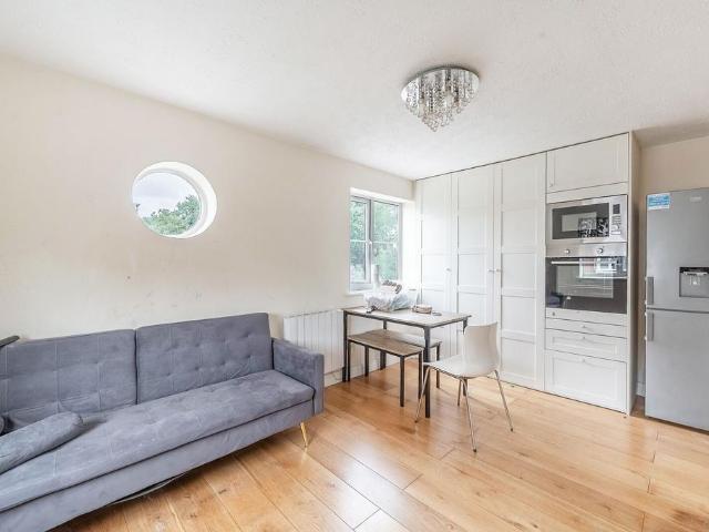 Flat for sale in Alperton, Greater London