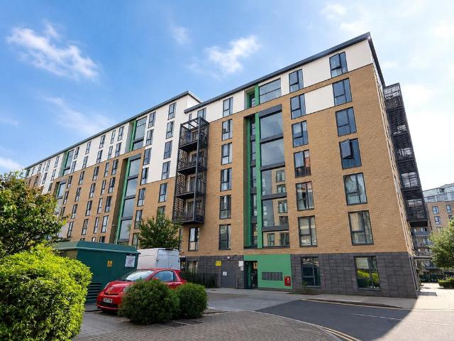 Flat for sale in Colindale, Greater London