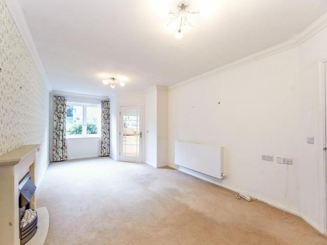 Flat for sale in Hillview, Surrey