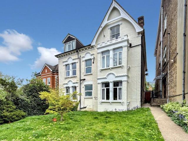 Flat for sale in London Borough of Croydon, Greater London