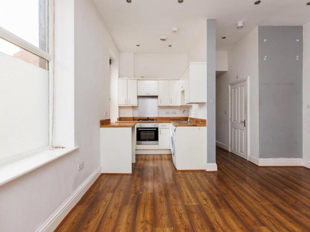 Flat for sale in Feckenham, City Of Bristol