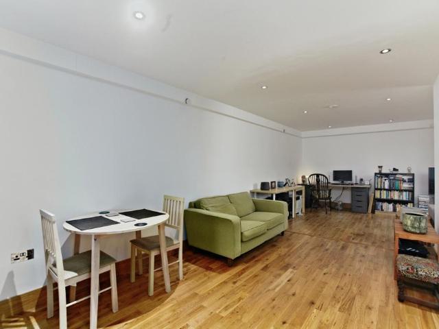 Flat for sale in London Borough of Croydon, Greater London