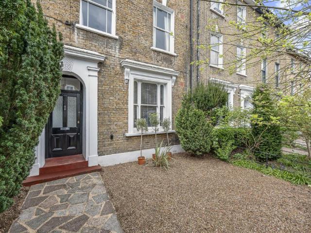 Flat for sale in London Borough of Lewisham, Ladywell
