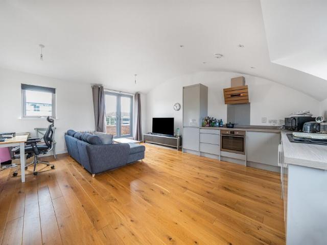 Flat for sale in Bray Wick, Maidenhead
