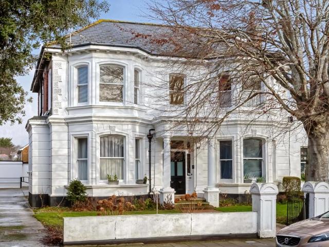 Flat for sale in West Worthing, Worthing