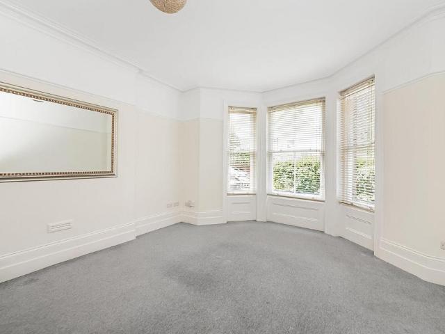 Flat for sale in Crystal Palace, Greater London