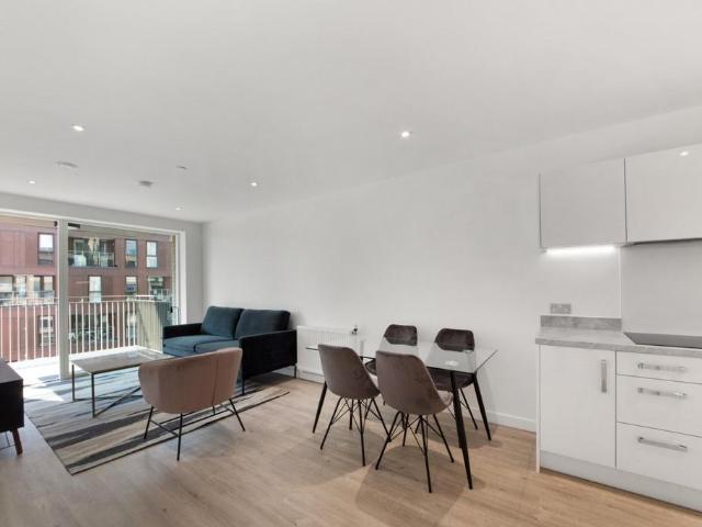 Flat for sale in Bromley-by-Bow, Limehouse