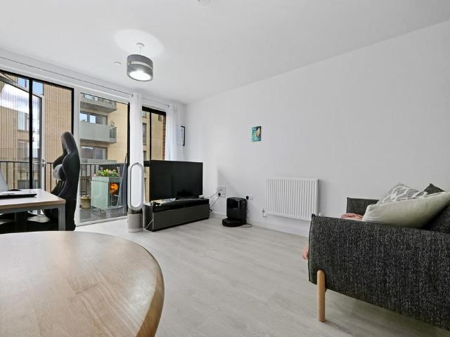 Flat for sale in West Hendon, Greater London