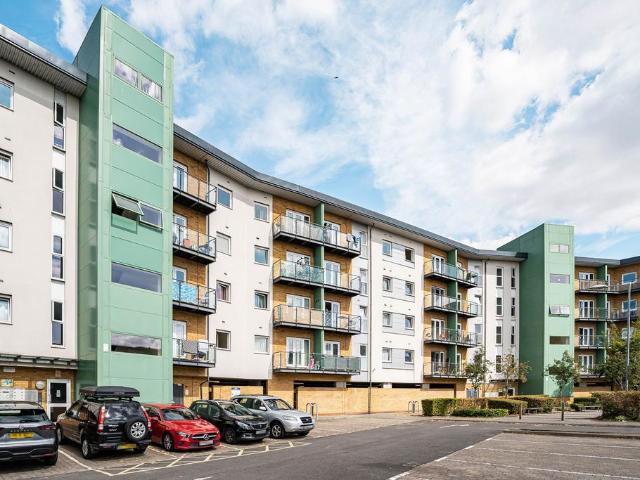 Flat for sale in Hatfield, Fretherne