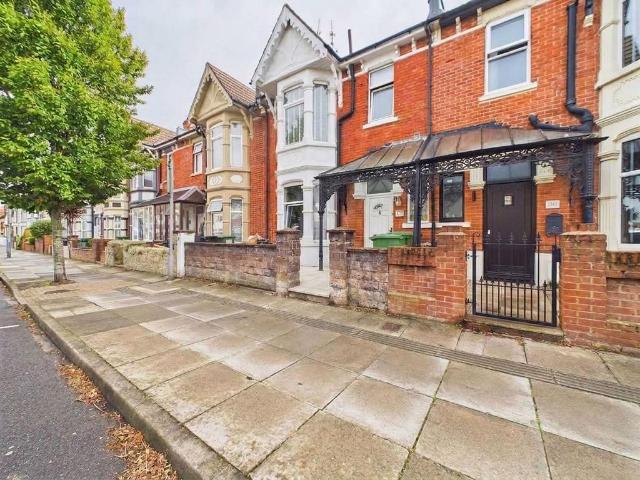 Flat for sale in Kingston, Baffins
