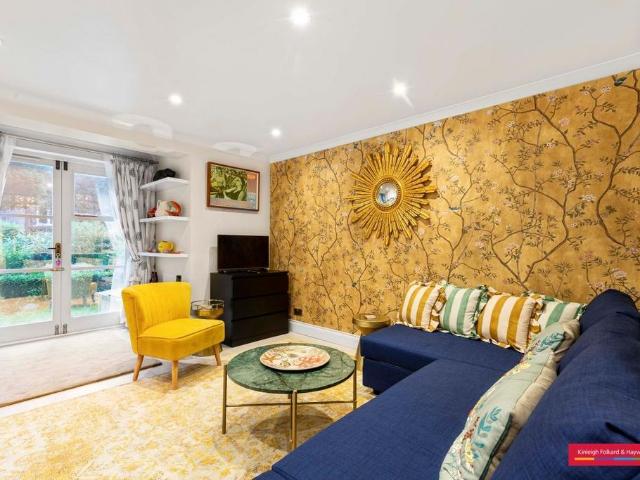 Flat for sale in West Kensington, Greater London