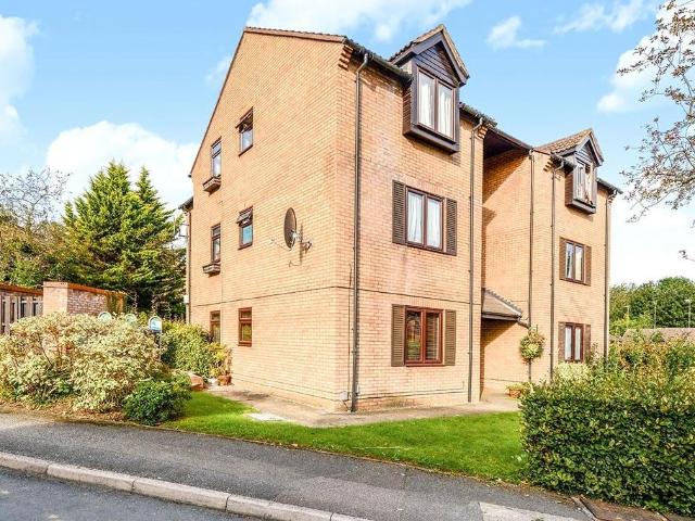 Flat for sale in Grovehill, Pouchen End