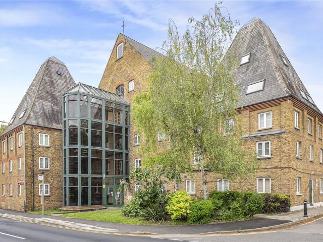 Flat for sale in Milton, Hamerton