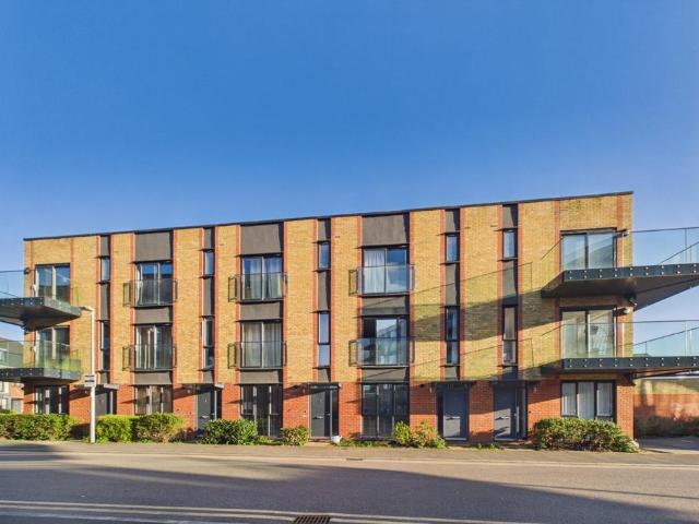 Flat for sale in Newtown, Reading