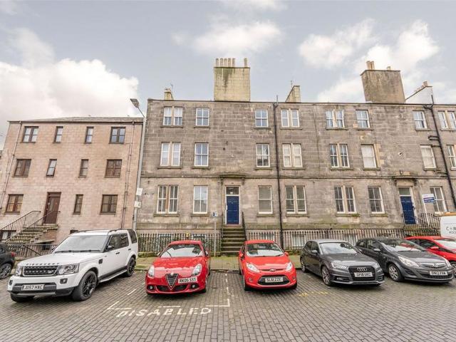 Flat for sale in Leith, Scotland