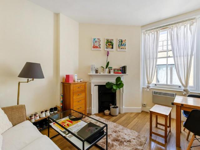 Flat for sale in Westminster, Greater London