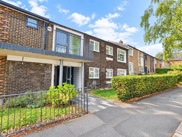 Flat for sale in Hatfield, Fretherne