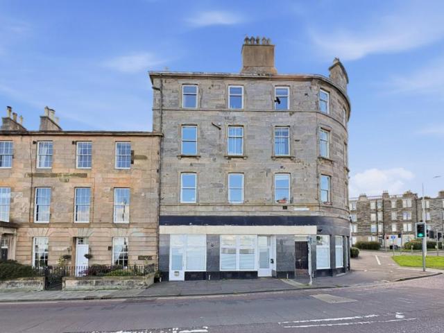 Flat for sale in Trinity, Scotland