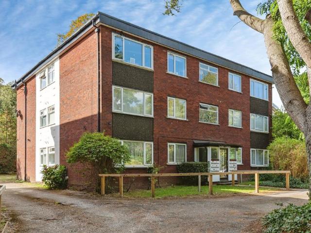Flat for sale in London Borough of Croydon, Greater London