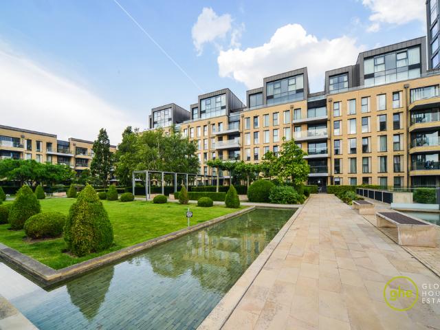 Flat for sale in Fulham, Greater London