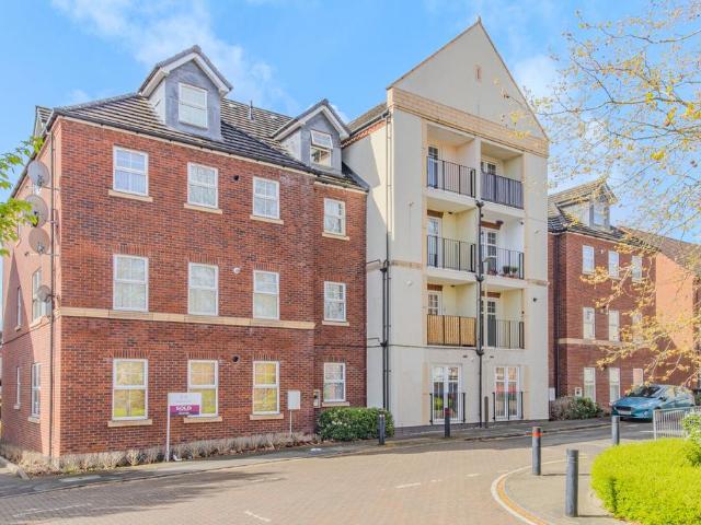 Flat for sale in Black Friars, Old Wharf