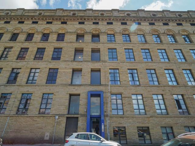 Flat for sale in West Yorkshire