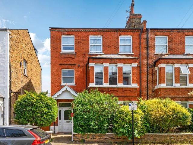 Flat for sale in London Borough of Hounslow, Greater London