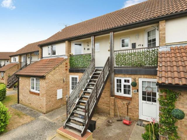 Flat for sale in Barling, Essex