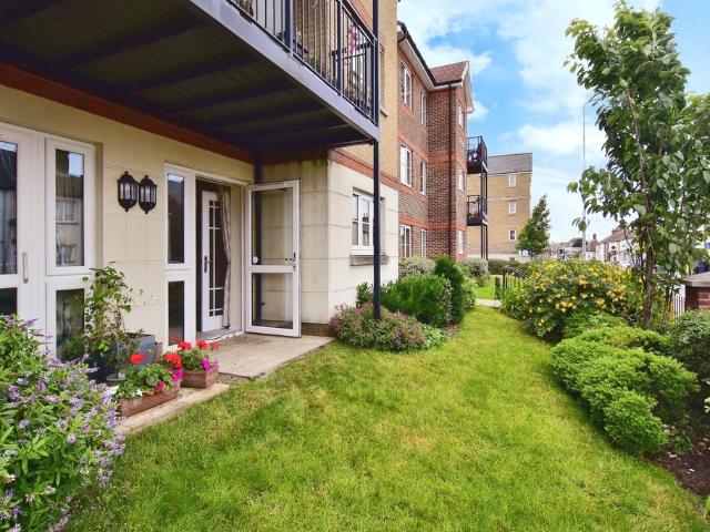 Flat for sale in Snipeshill, Oad Street