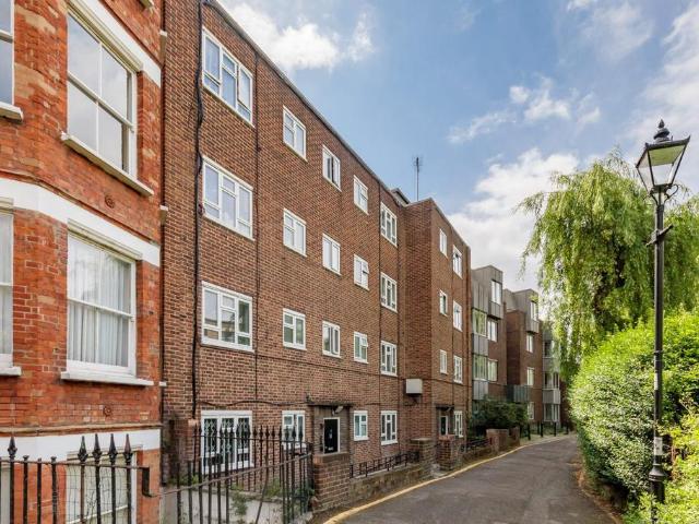 Flat for sale in Islington, Greater London