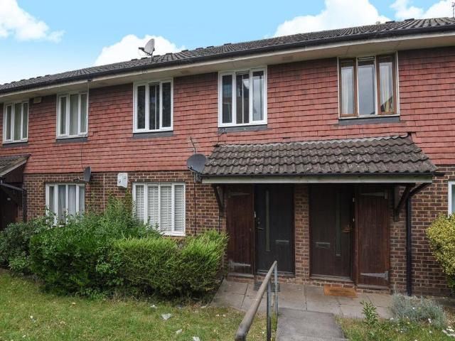 Flat for sale in Southfields, Greater London