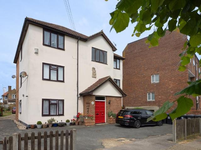 Flat for sale in Oxenden, The Bridge
