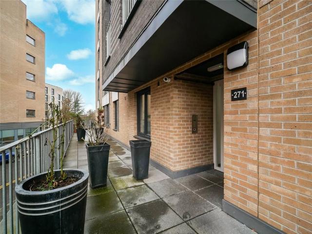 Flat for sale in Calton, Scotland