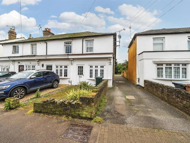 Flat for sale in Batchworth, Hertfordshire