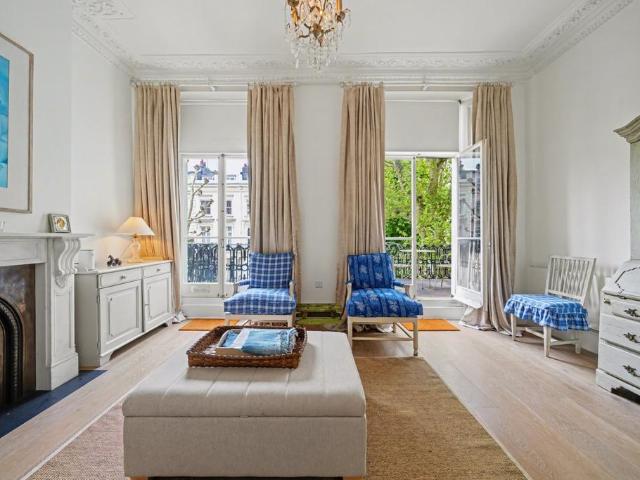 Flat for sale in St. John's Wood, Greater London