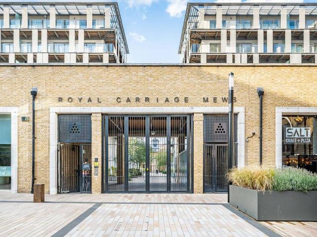 Flat for sale in Plumstead, Greater London