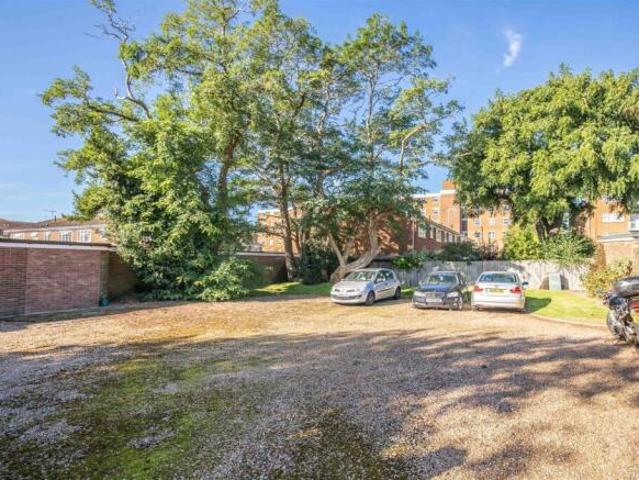 Flat for sale in Worthing, West Sussex