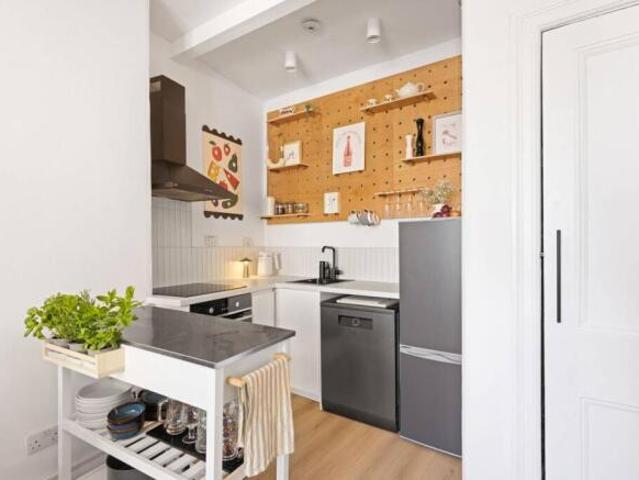 Flat for sale in Stockbridge, Scotland