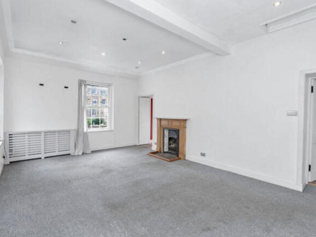 Flat for sale in Stockbridge, Scotland