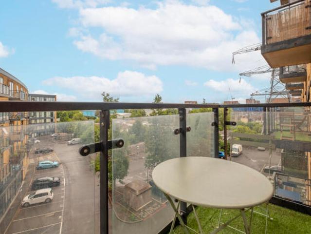 Flat for sale in Cat Hill