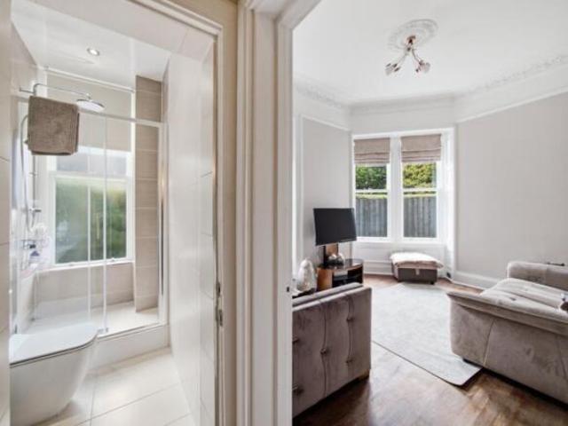 Flat for sale in Hillside, Leith
