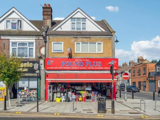 Flat for sale in St Albans, Hertfordshire