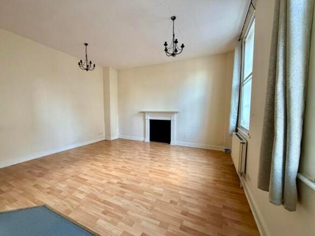Flat for sale in Key Street, Suffolk
