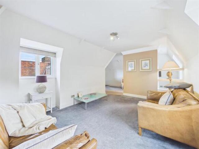 Flat for sale in South Lane, West Yorkshire