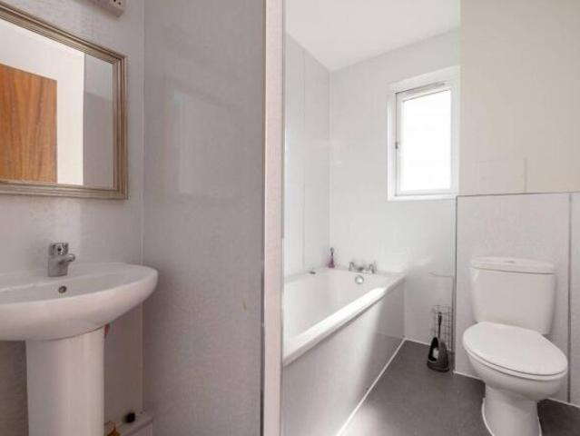 Flat for sale in Gorgie, Scotland