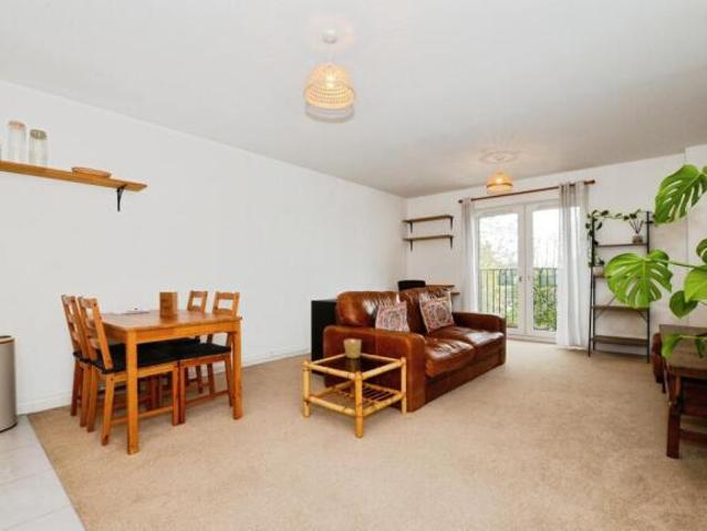 Flat for sale in Five Acres, Hertfordshire