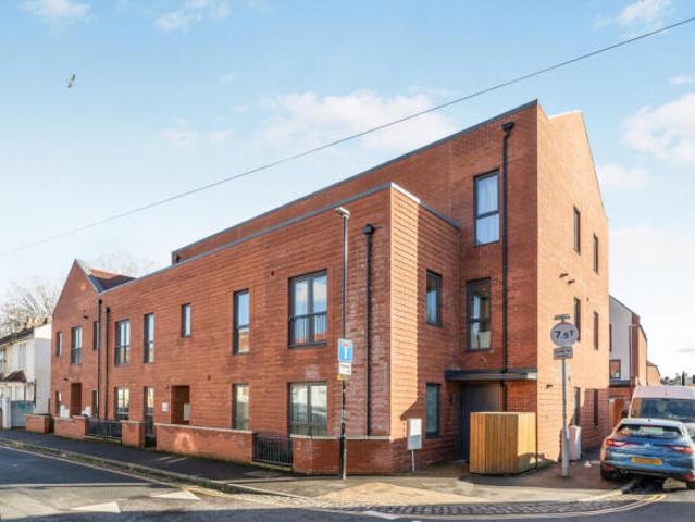 Flat for sale in Feckenham, City Of Bristol