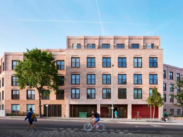 Flat for sale in Cat Hill, England