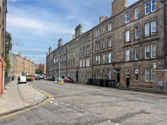 Flat for sale in Broughton, Scotland