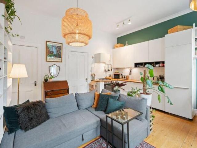 Flat for sale in North Leith, Scotland
